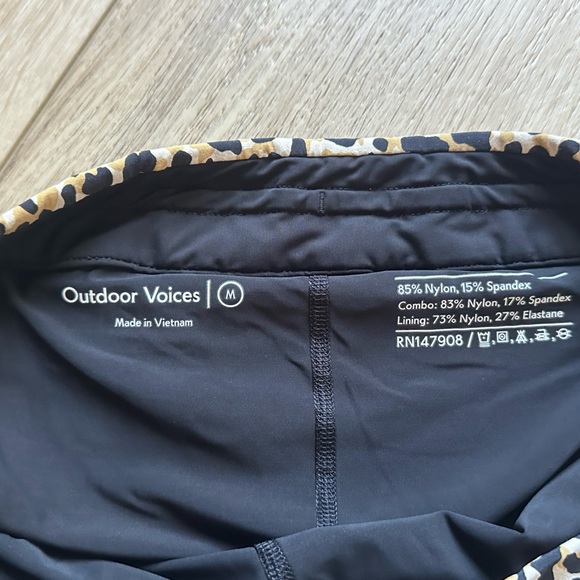 Outdoor Voices 4 pack - 3 skorts and and 1 bike shorts Size Mediums - Picture 4 of 12